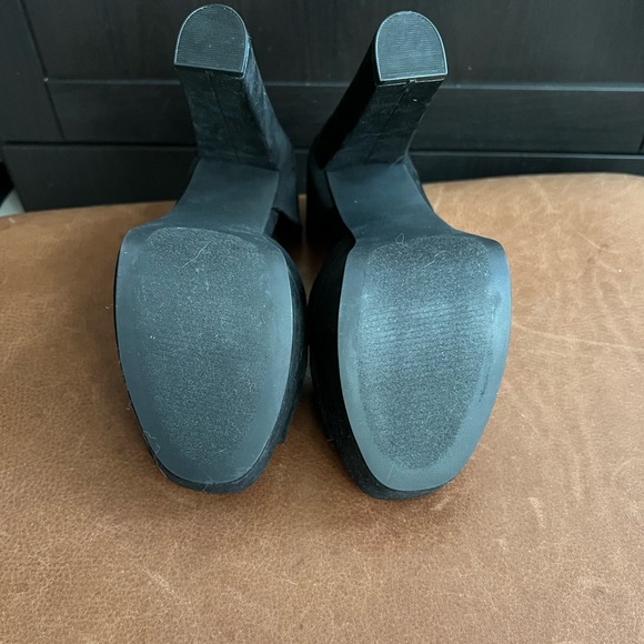 Black Peep Toe Platform Heels - Picture 6 of 6